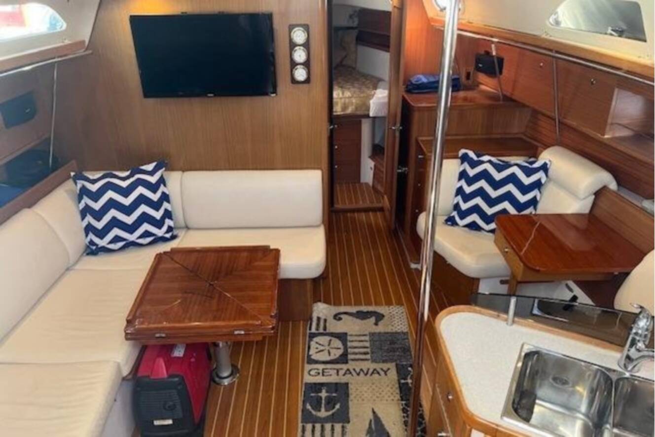 A photo of this 2016 Catalina 385