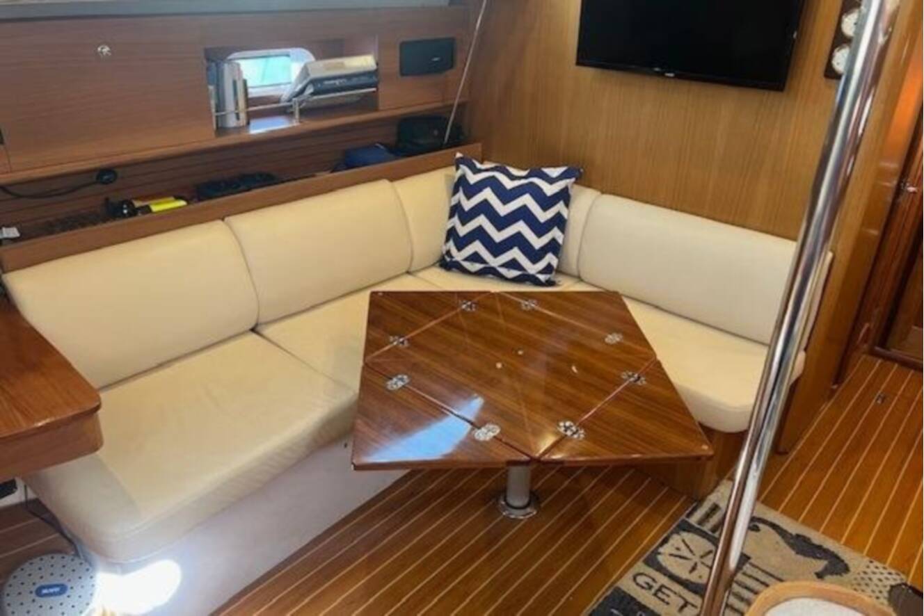 A photo of this 2016 Catalina 385