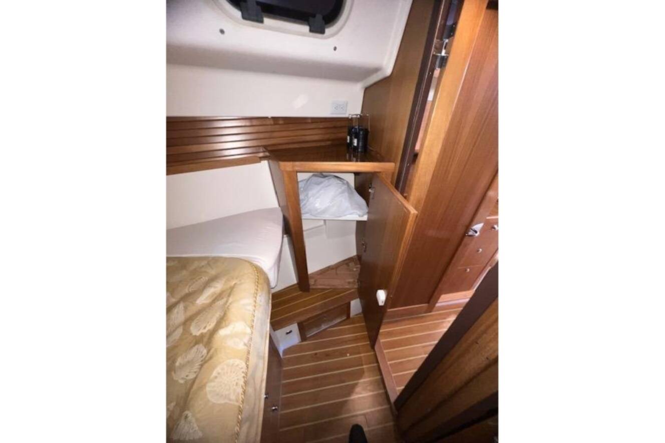 A photo of this 2016 Catalina 385