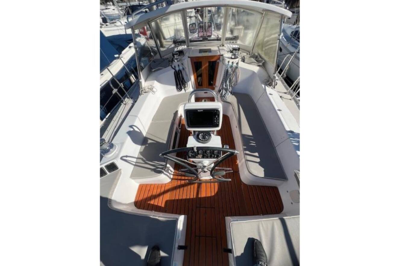 A photo of this 2016 Catalina 385