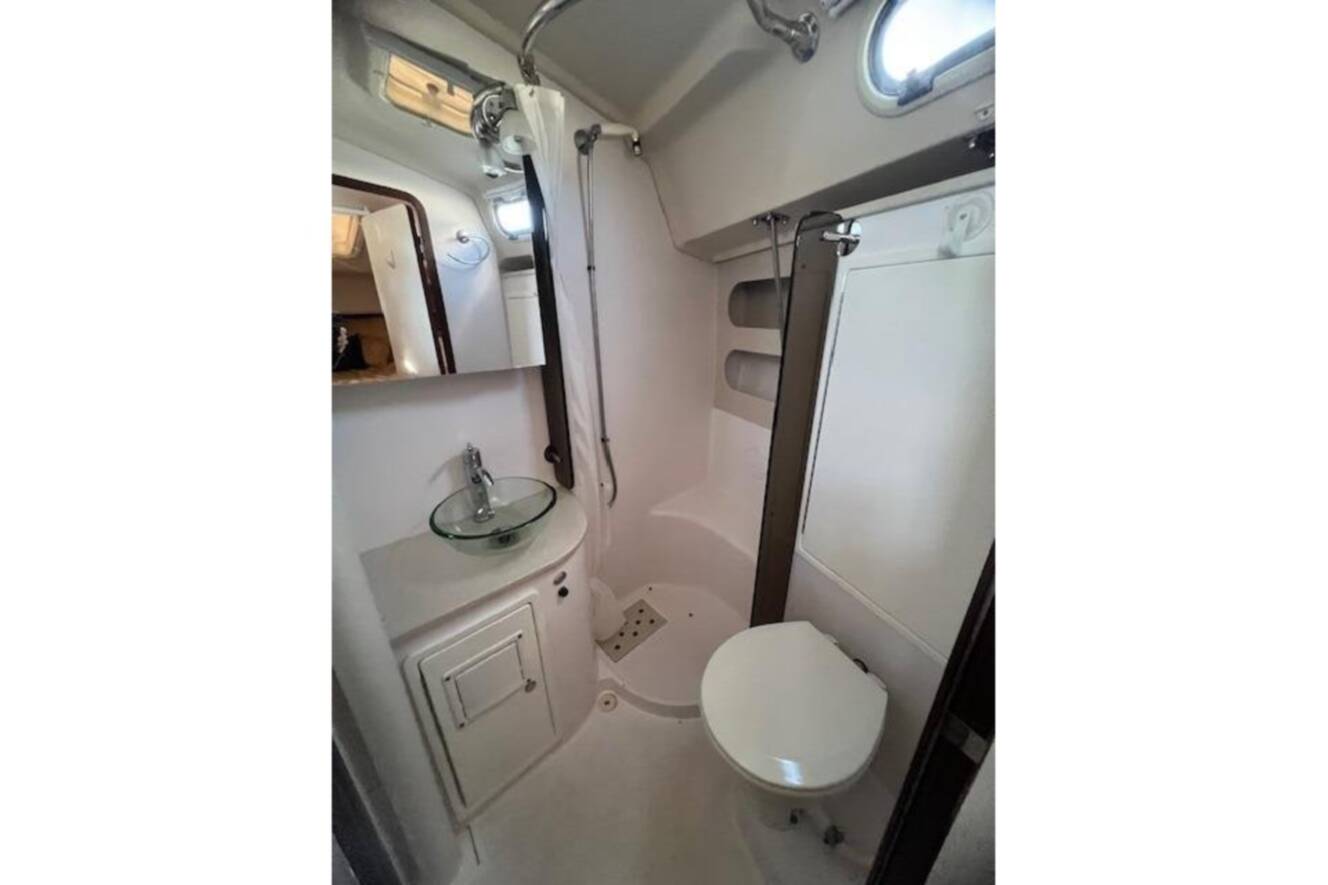 A photo of this 2016 Catalina 385