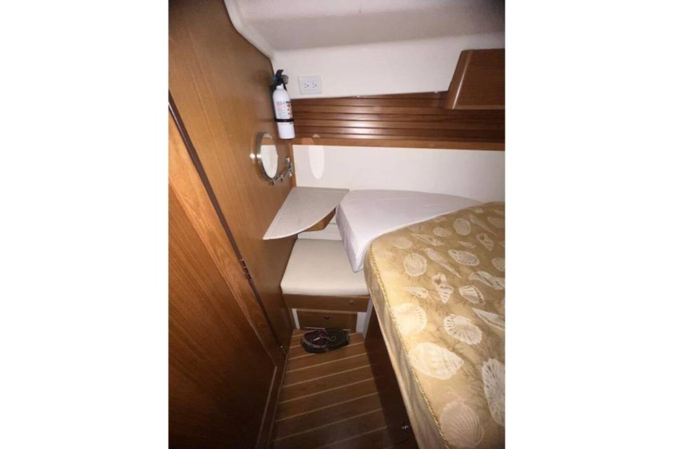 A photo of this 2016 Catalina 385