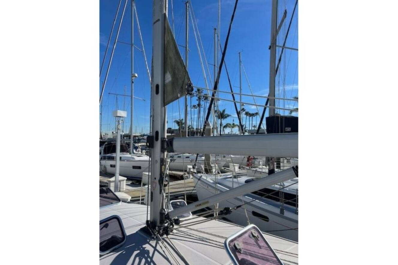 A photo of this 2016 Catalina 385