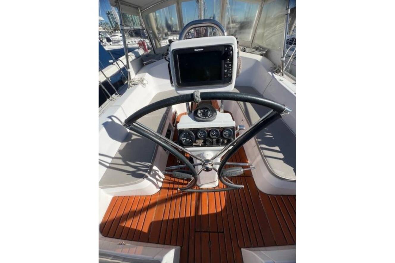A photo of this 2016 Catalina 385