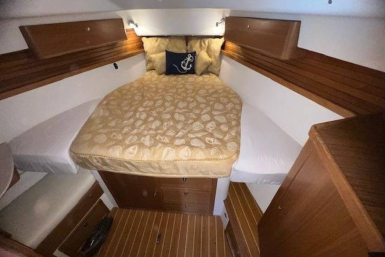 A photo of this 2016 Catalina 385
