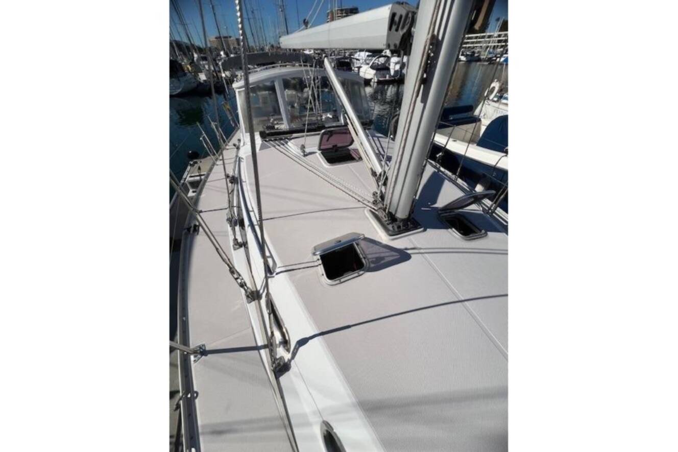 A photo of this 2016 Catalina 385