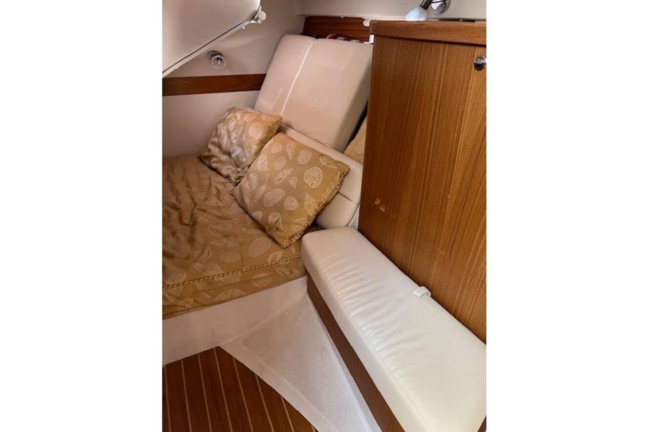 A photo of this 2016 Catalina 385
