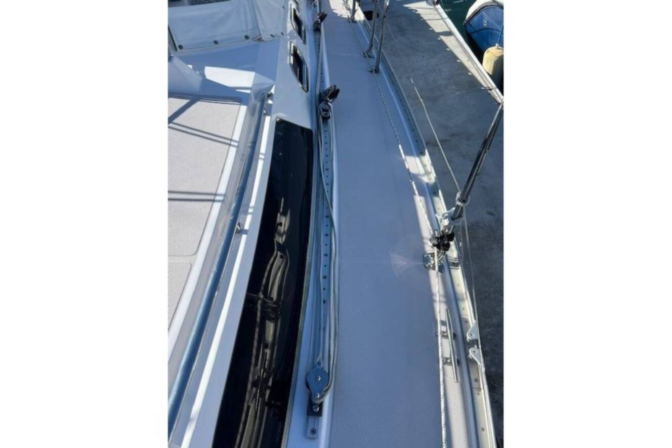 A photo of this 2016 Catalina 385