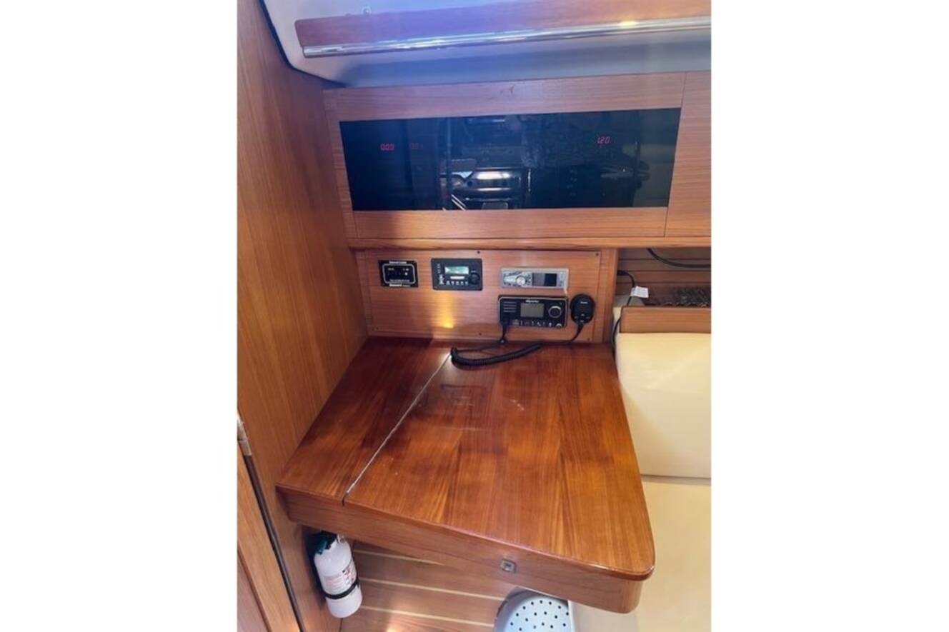 A photo of this 2016 Catalina 385