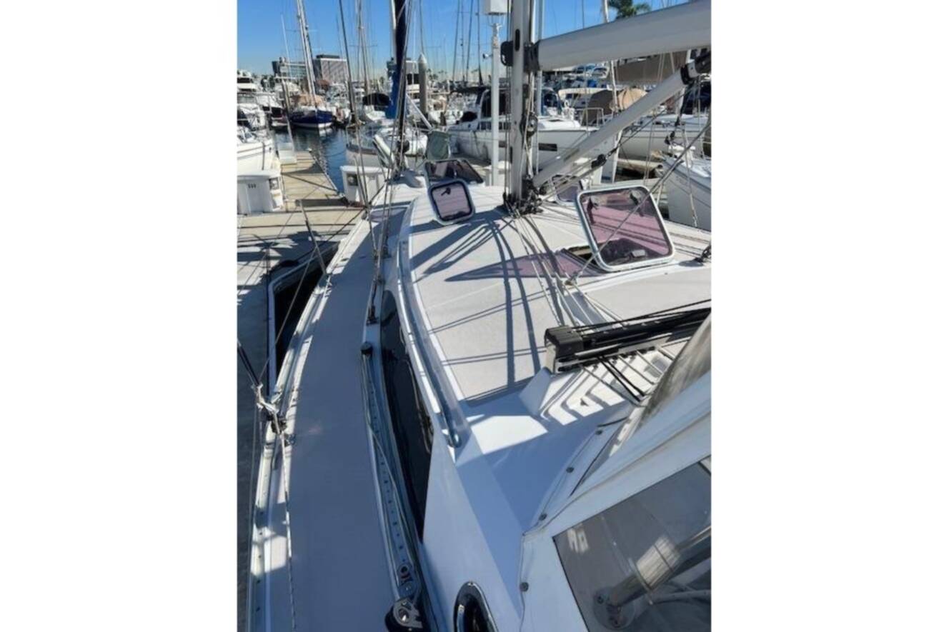 A photo of this 2016 Catalina 385