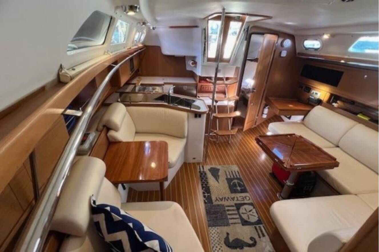 A photo of this 2016 Catalina 385