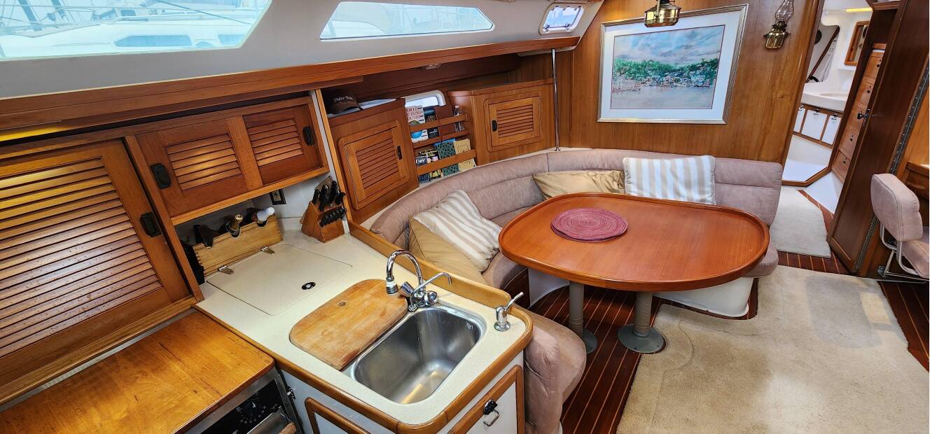 A photo of this 1995 Catalina 42 MkII