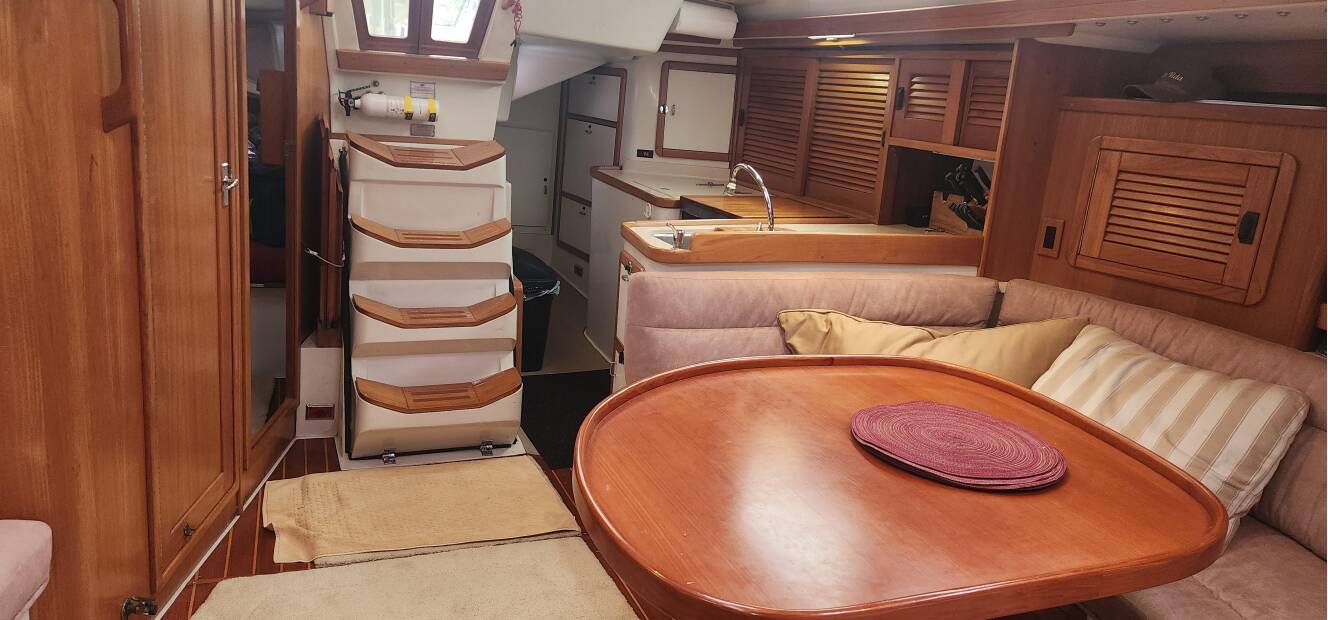 A photo of this 1995 Catalina 42 MkII