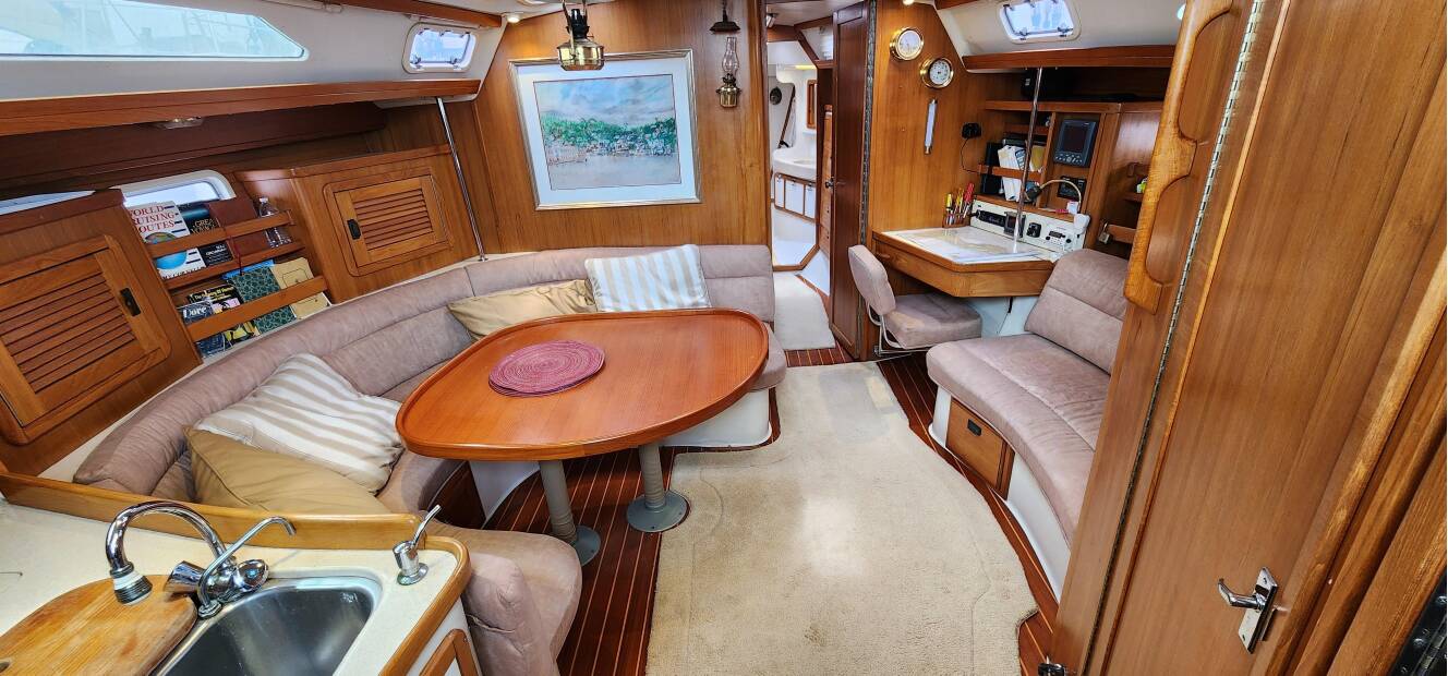 A photo of this 1995 Catalina 42 MkII