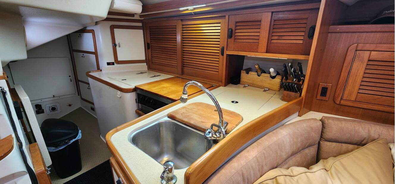 A photo of this 1995 Catalina 42 MkII