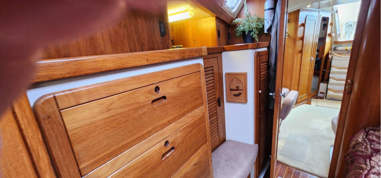 A photo of this 1995 Catalina 42 MkII