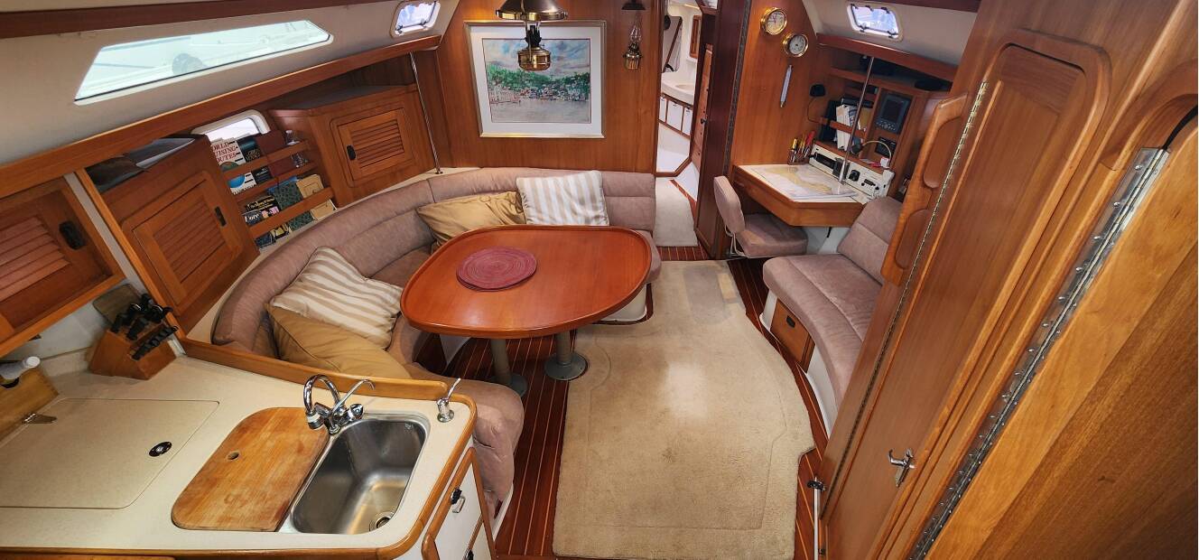 A photo of this 1995 Catalina 42 MkII