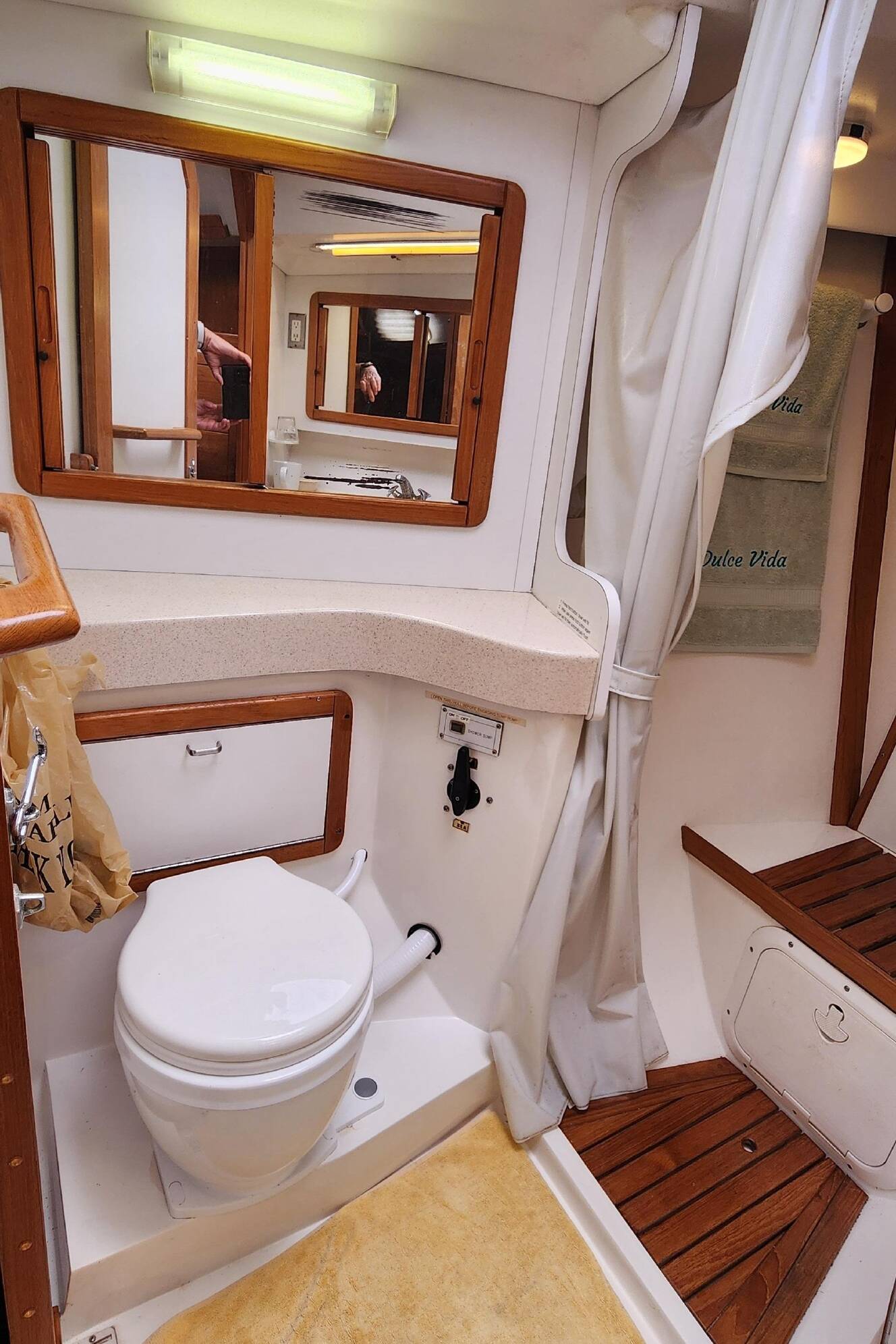 A photo of this 1995 Catalina 42 MkII