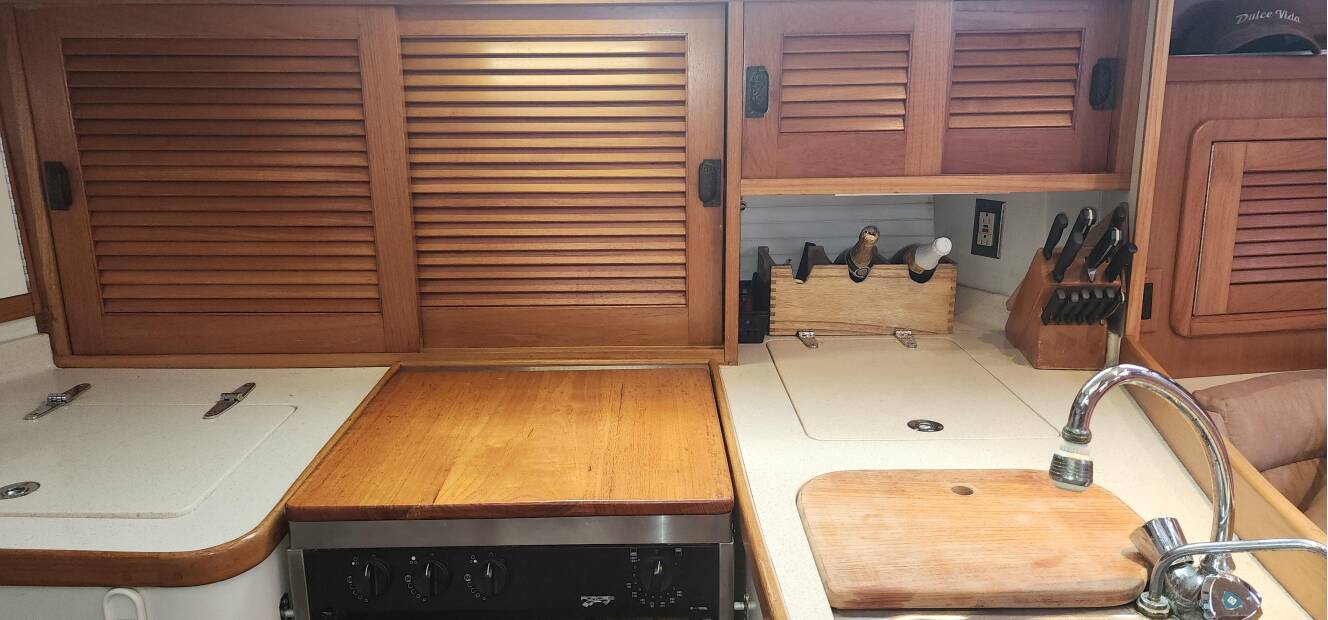 A photo of this 1995 Catalina 42 MkII