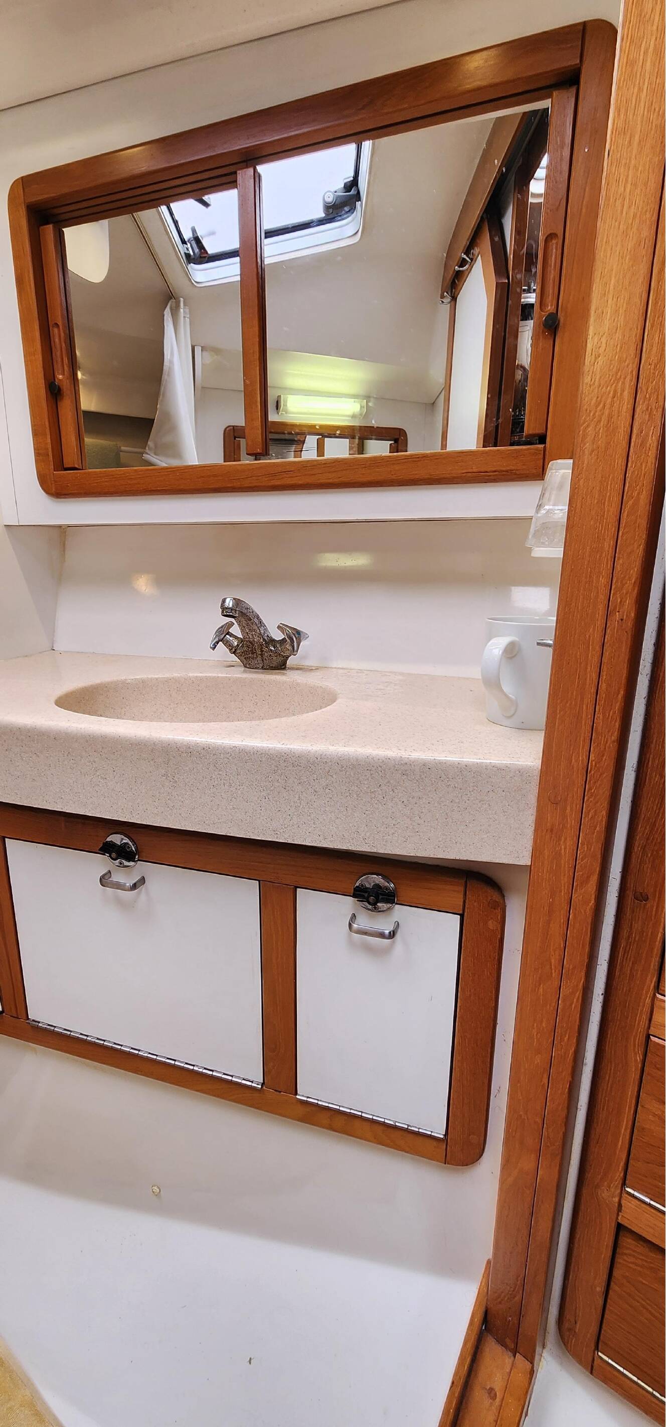 A photo of this 1995 Catalina 42 MkII