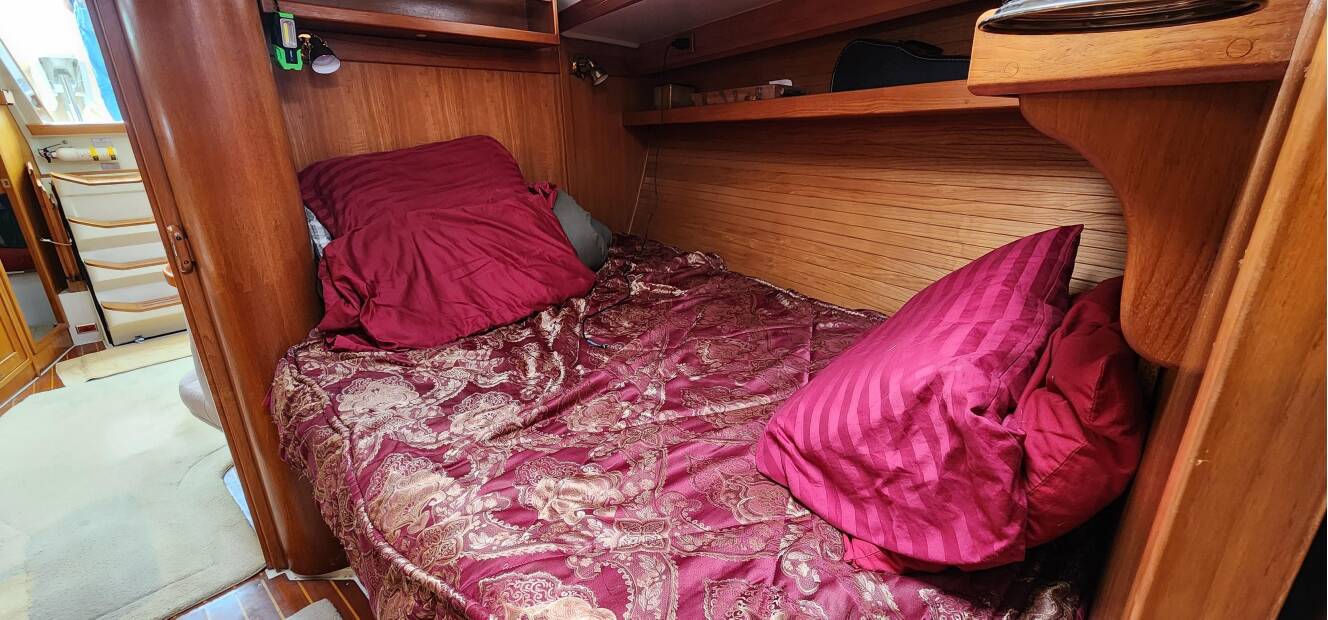 A photo of this 1995 Catalina 42 MkII