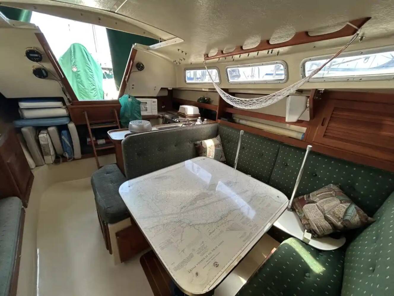 A photo of this 1985 Catalina 30