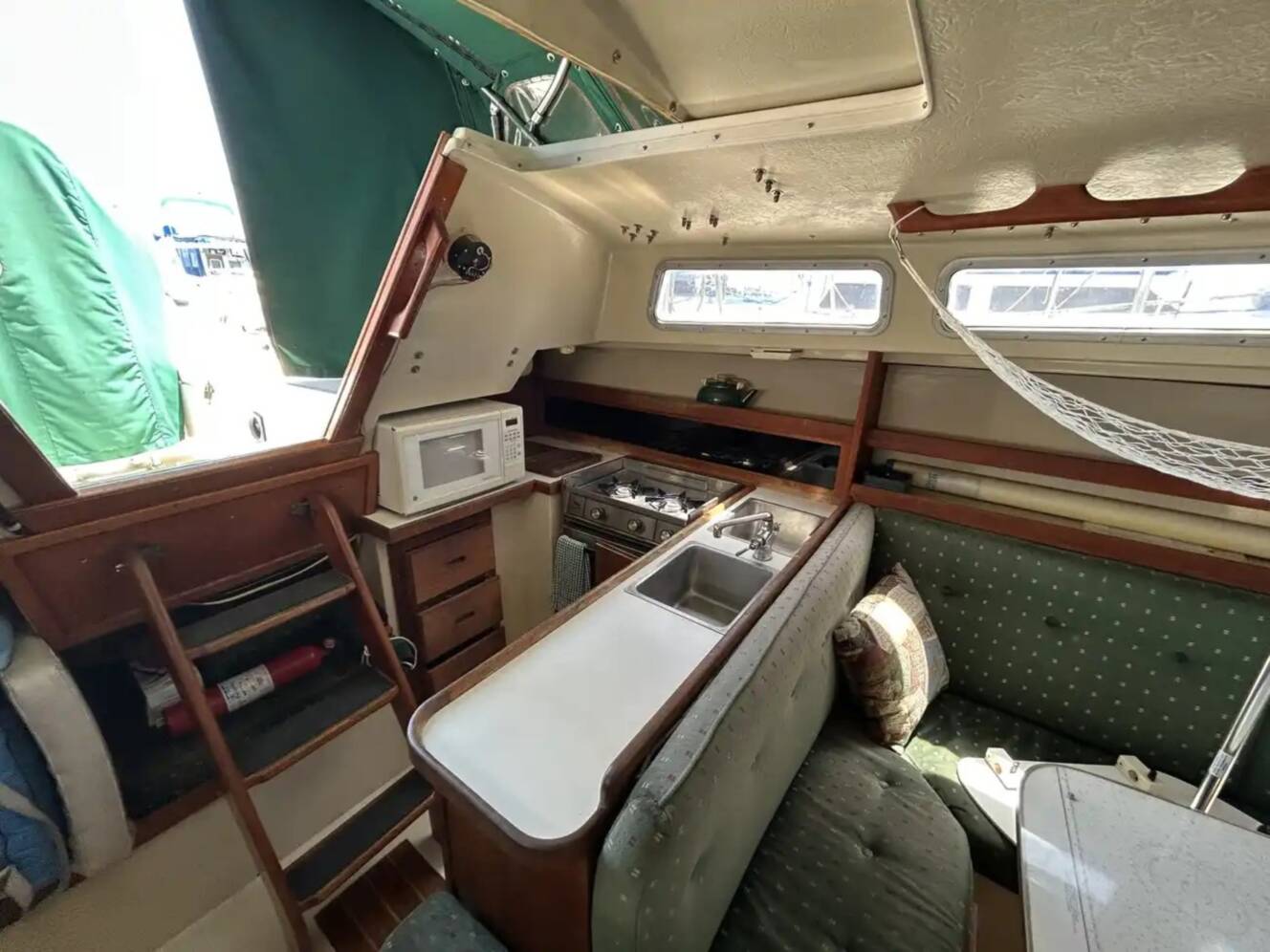 A photo of this 1985 Catalina 30