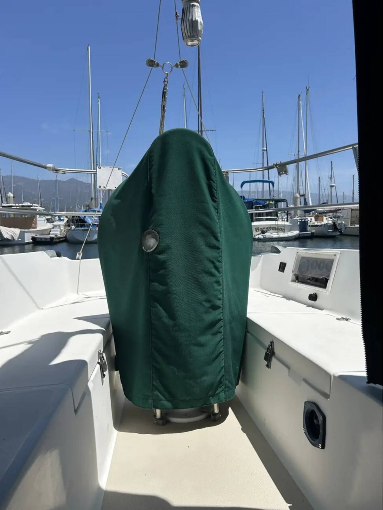 A photo of this 1985 Catalina 30