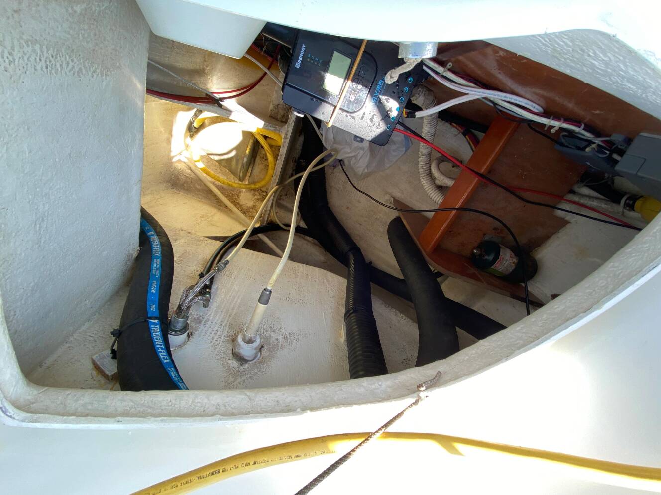 A photo of this 2003 Beneteau 423
