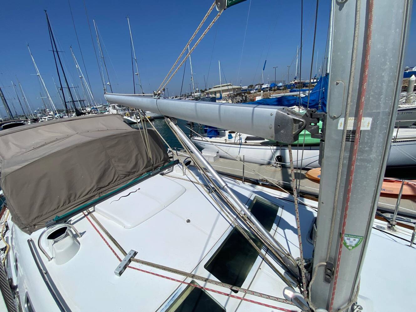 A photo of this 2003 Beneteau 423