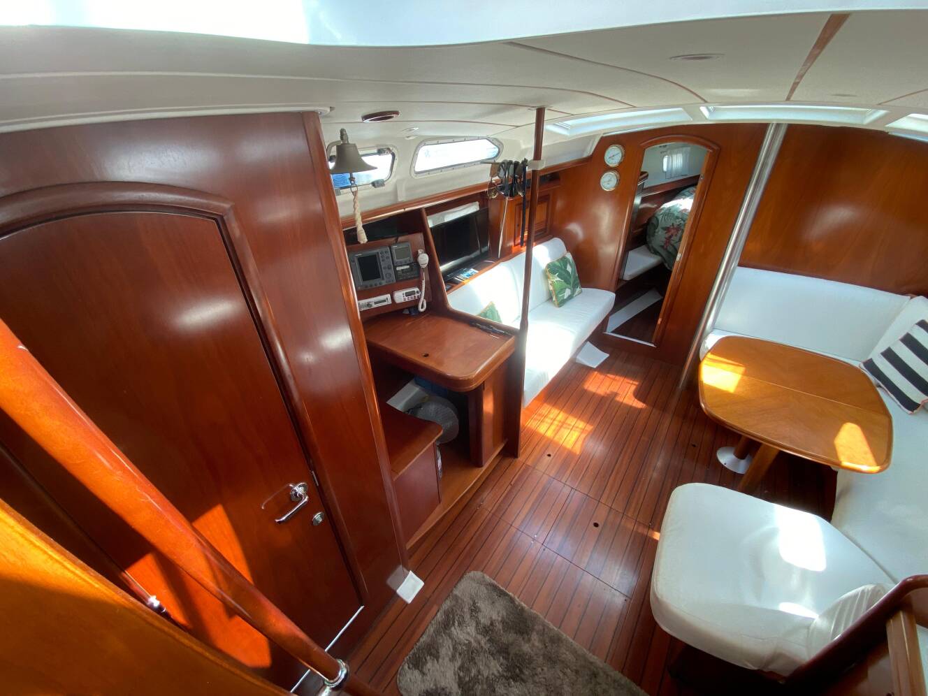 A photo of this 2003 Beneteau 423