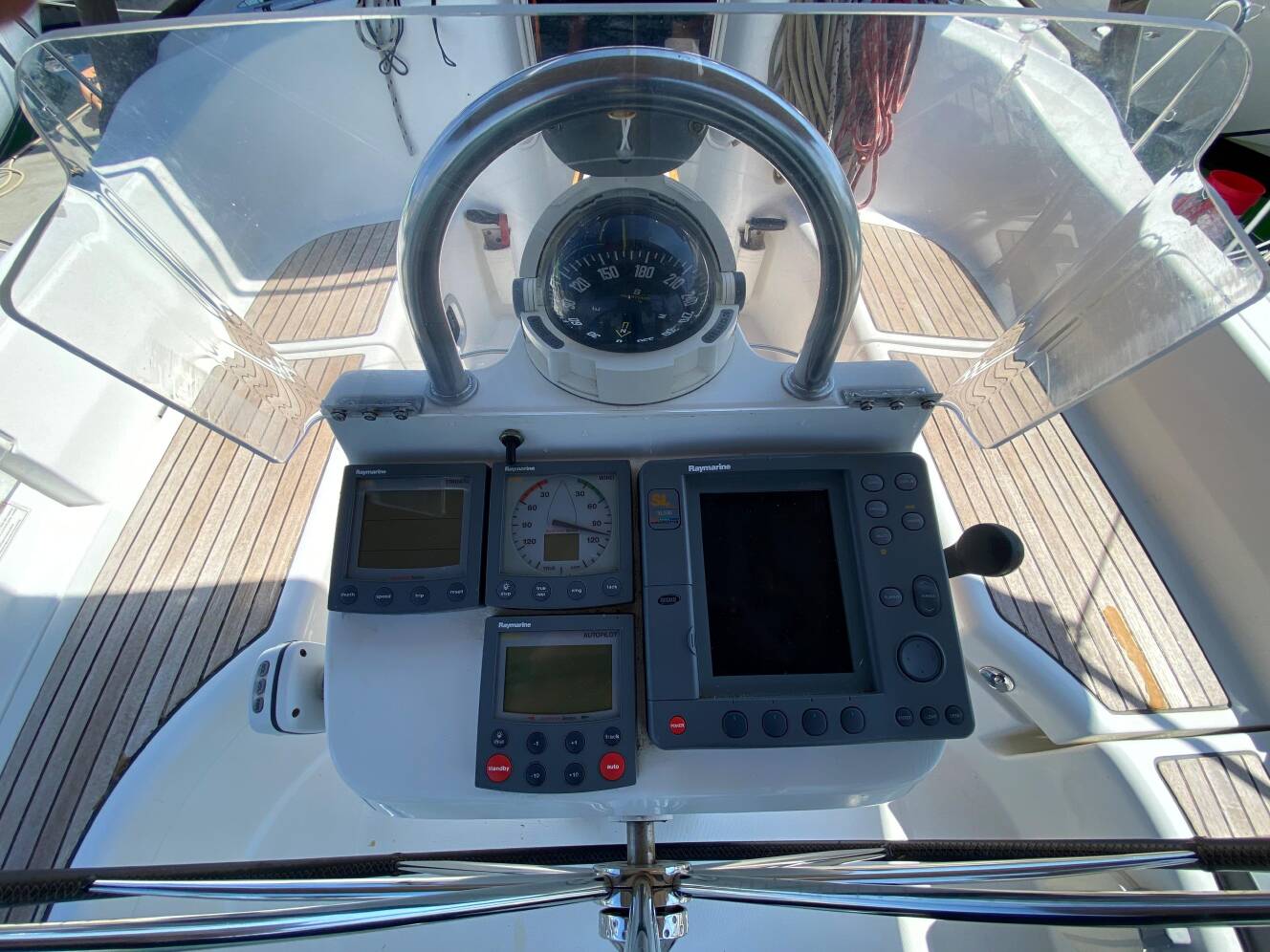 A photo of this 2003 Beneteau 423