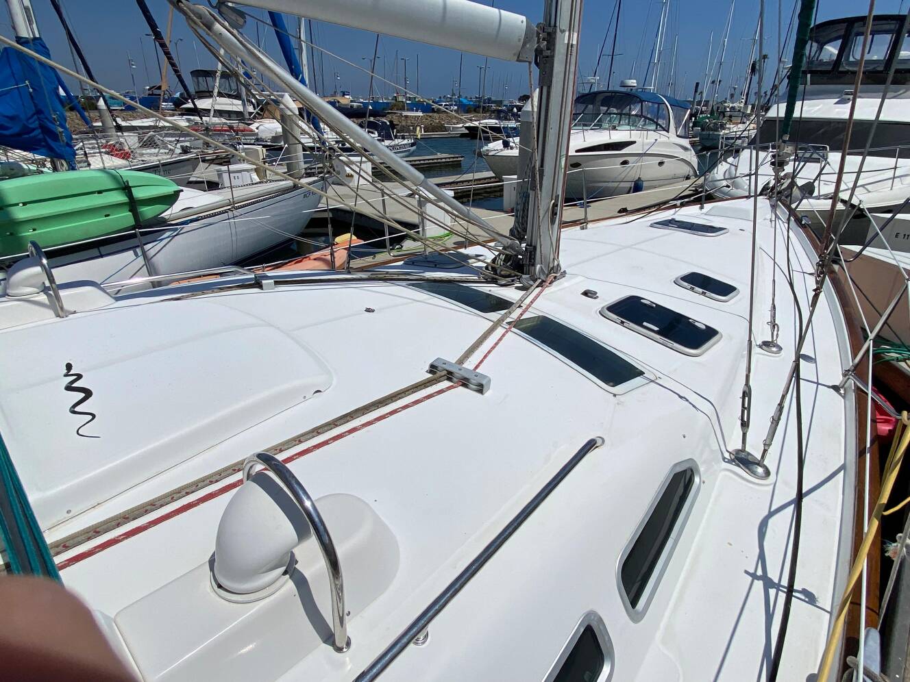 A photo of this 2003 Beneteau 423