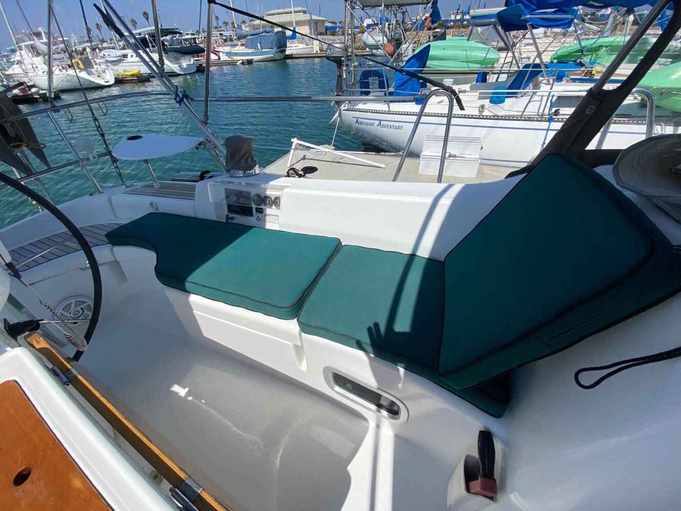 A photo of this 2003 Beneteau 423