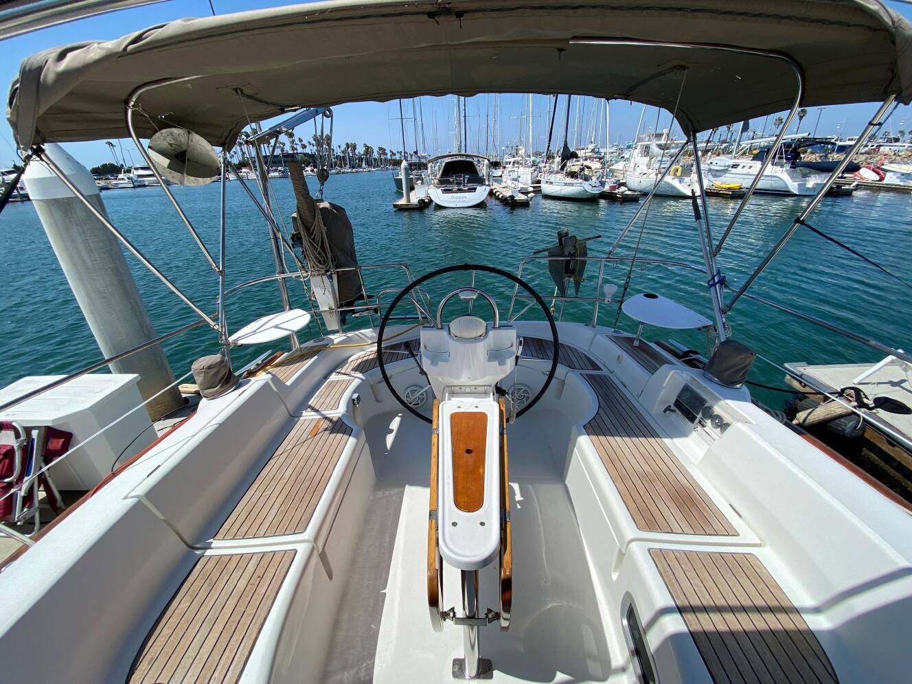 A photo of this 2003 Beneteau 423