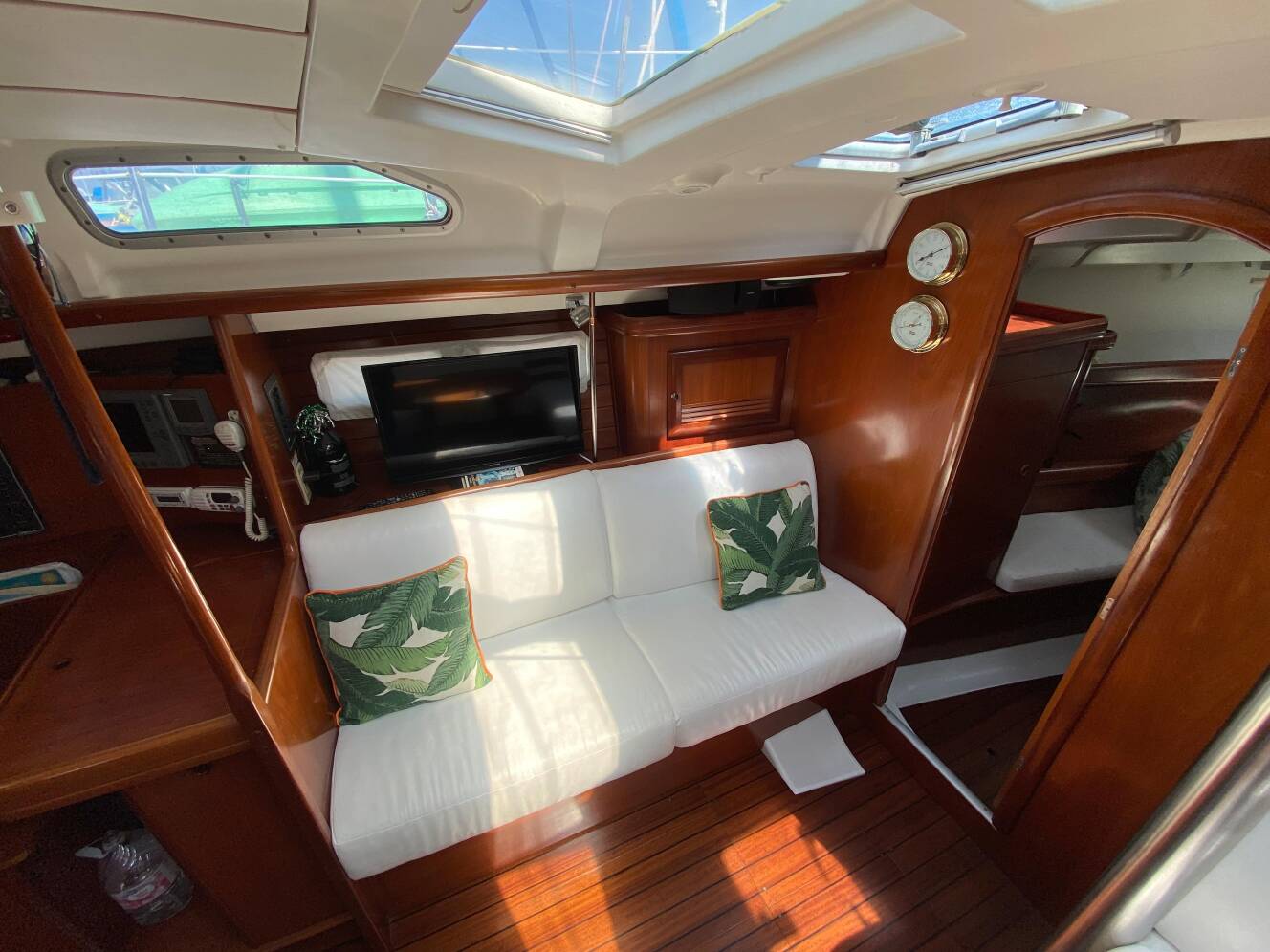 A photo of this 2003 Beneteau 423
