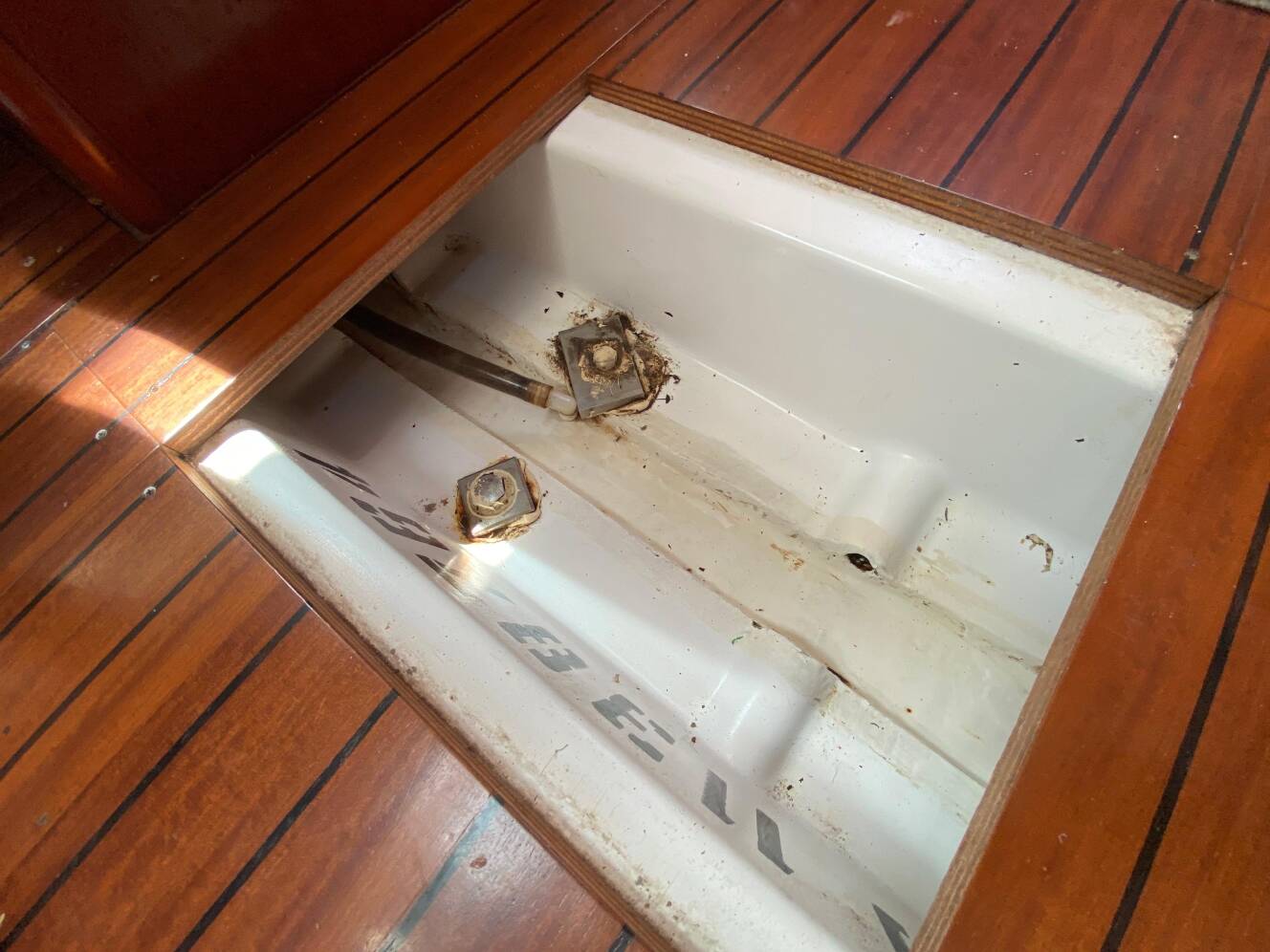 A photo of this 2003 Beneteau 423
