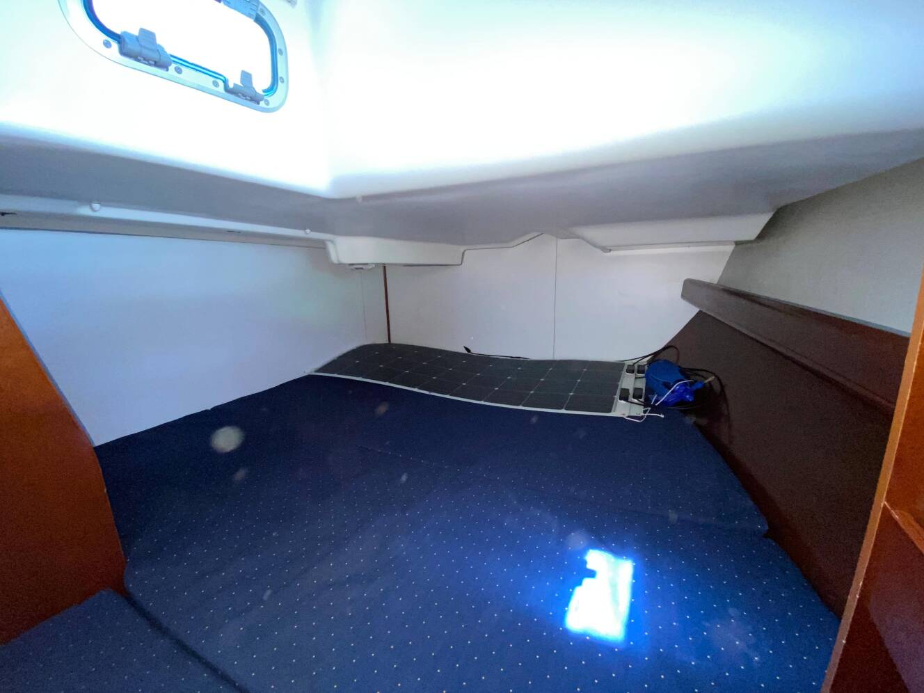 A photo of this 2003 Beneteau 423