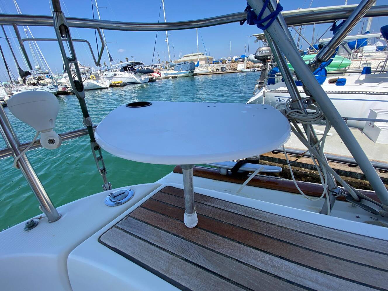 A photo of this 2003 Beneteau 423