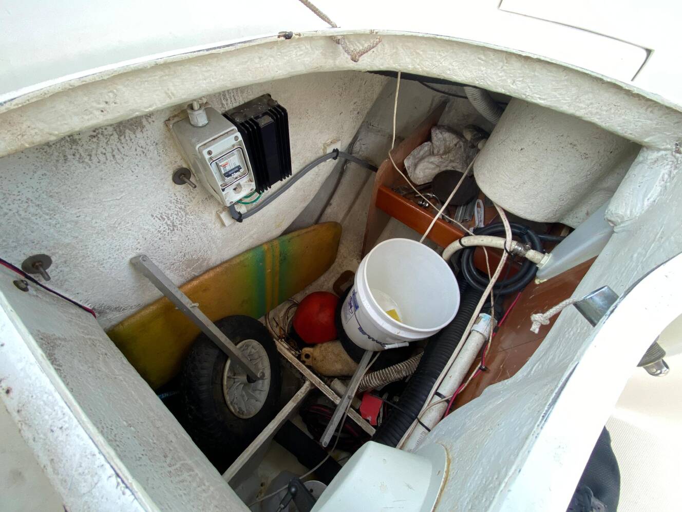 A photo of this 2003 Beneteau 423