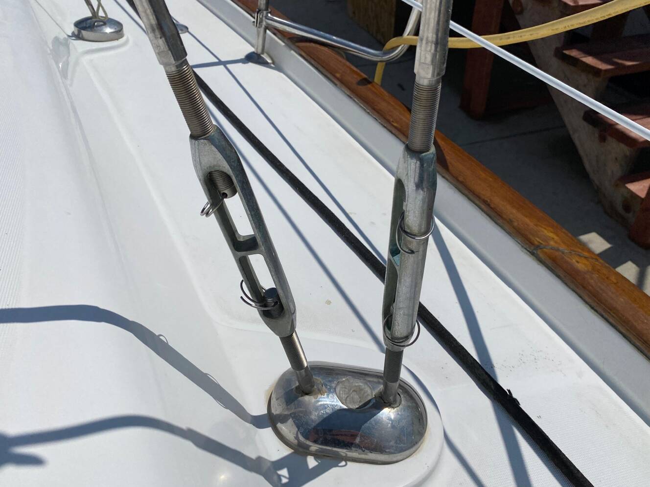A photo of this 2003 Beneteau 423