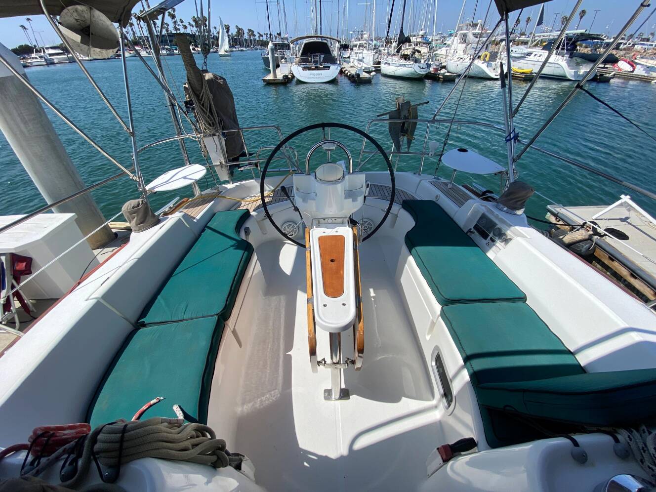 A photo of this 2003 Beneteau 423