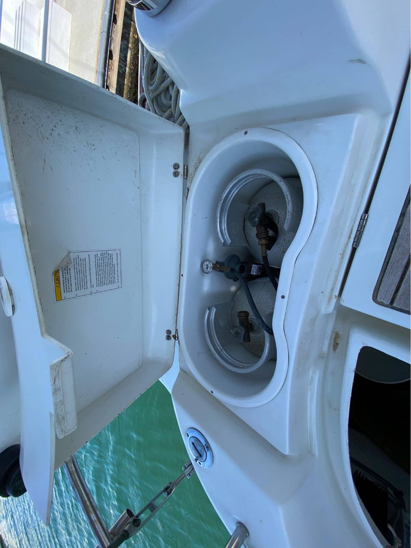 A photo of this 2003 Beneteau 423