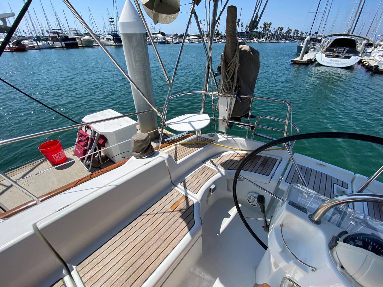 A photo of this 2003 Beneteau 423
