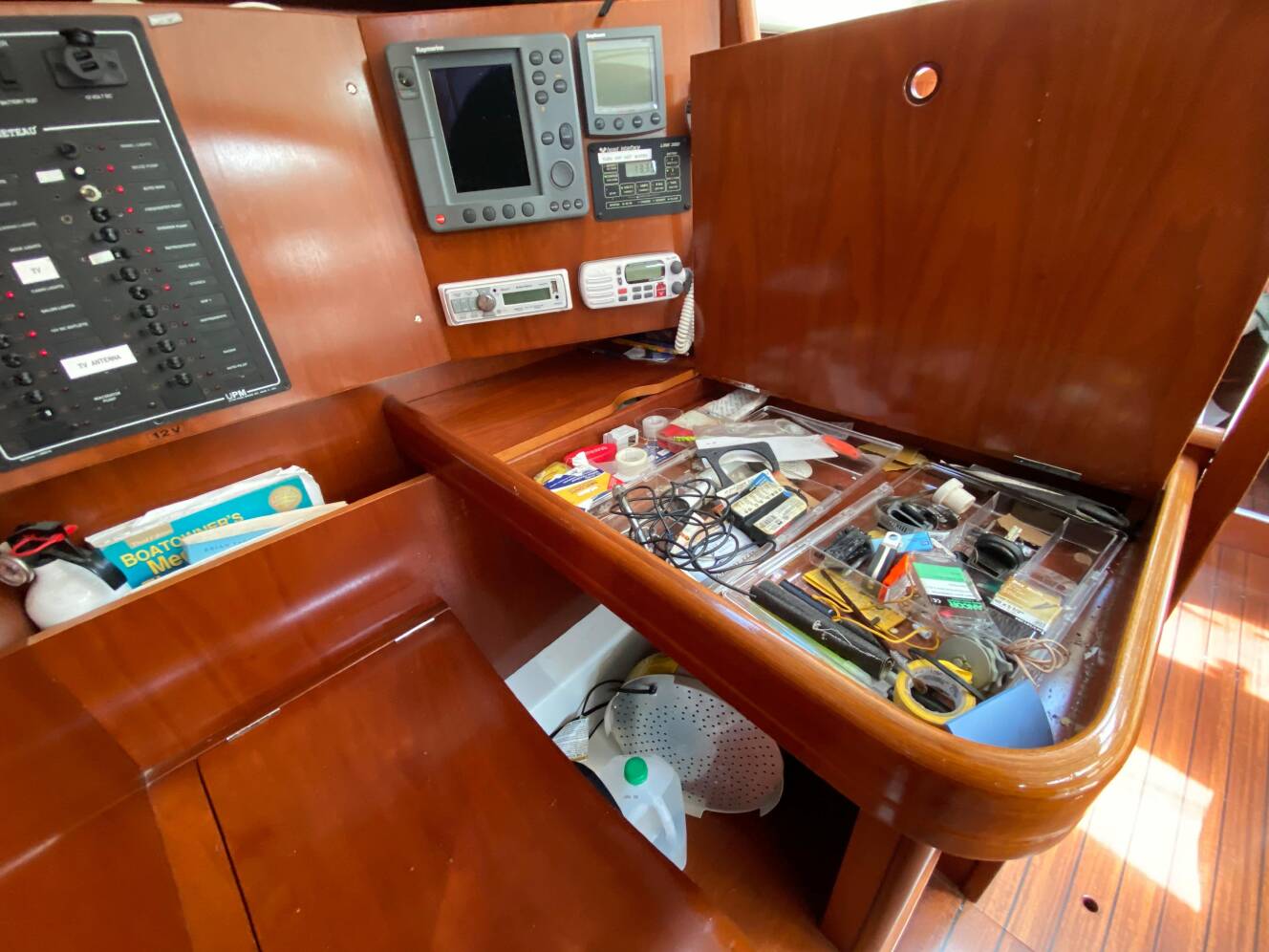 A photo of this 2003 Beneteau 423