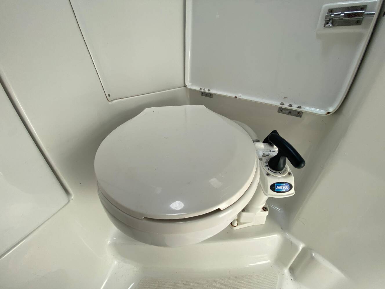 A photo of this 2003 Beneteau 423