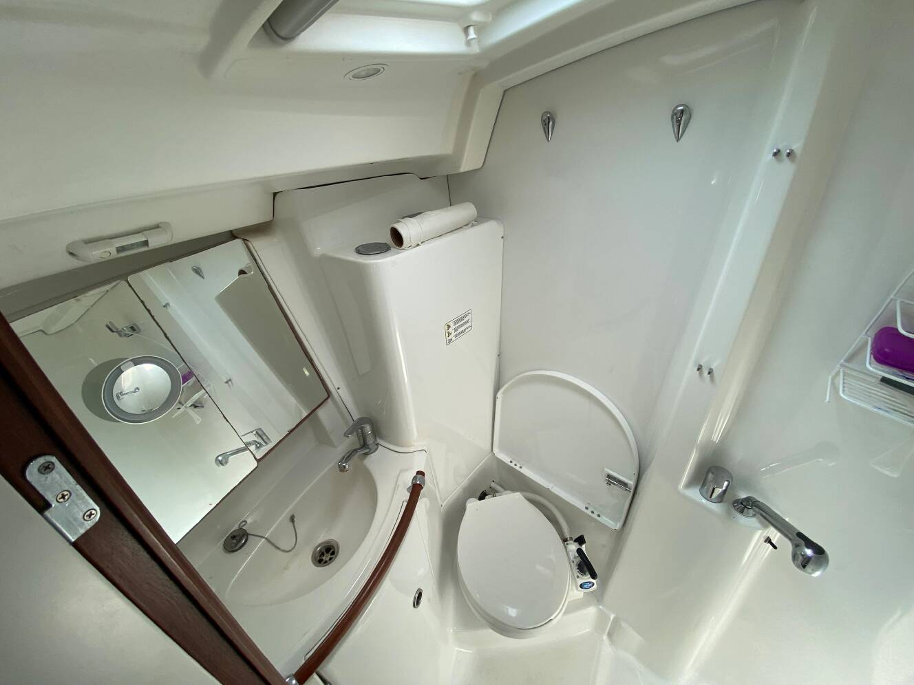 A photo of this 2003 Beneteau 423