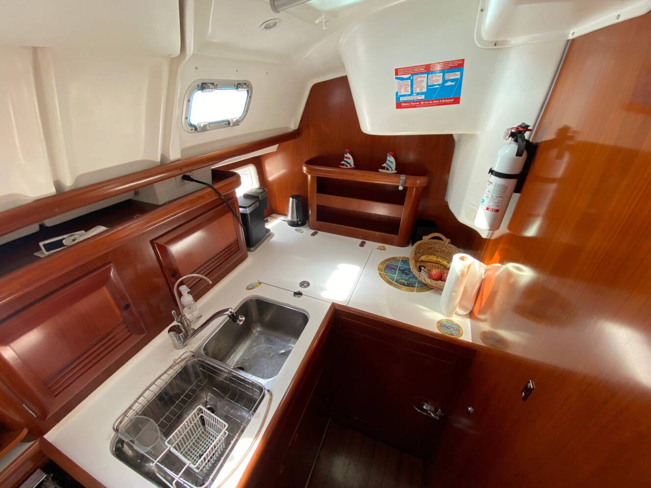 A photo of this 2003 Beneteau 423