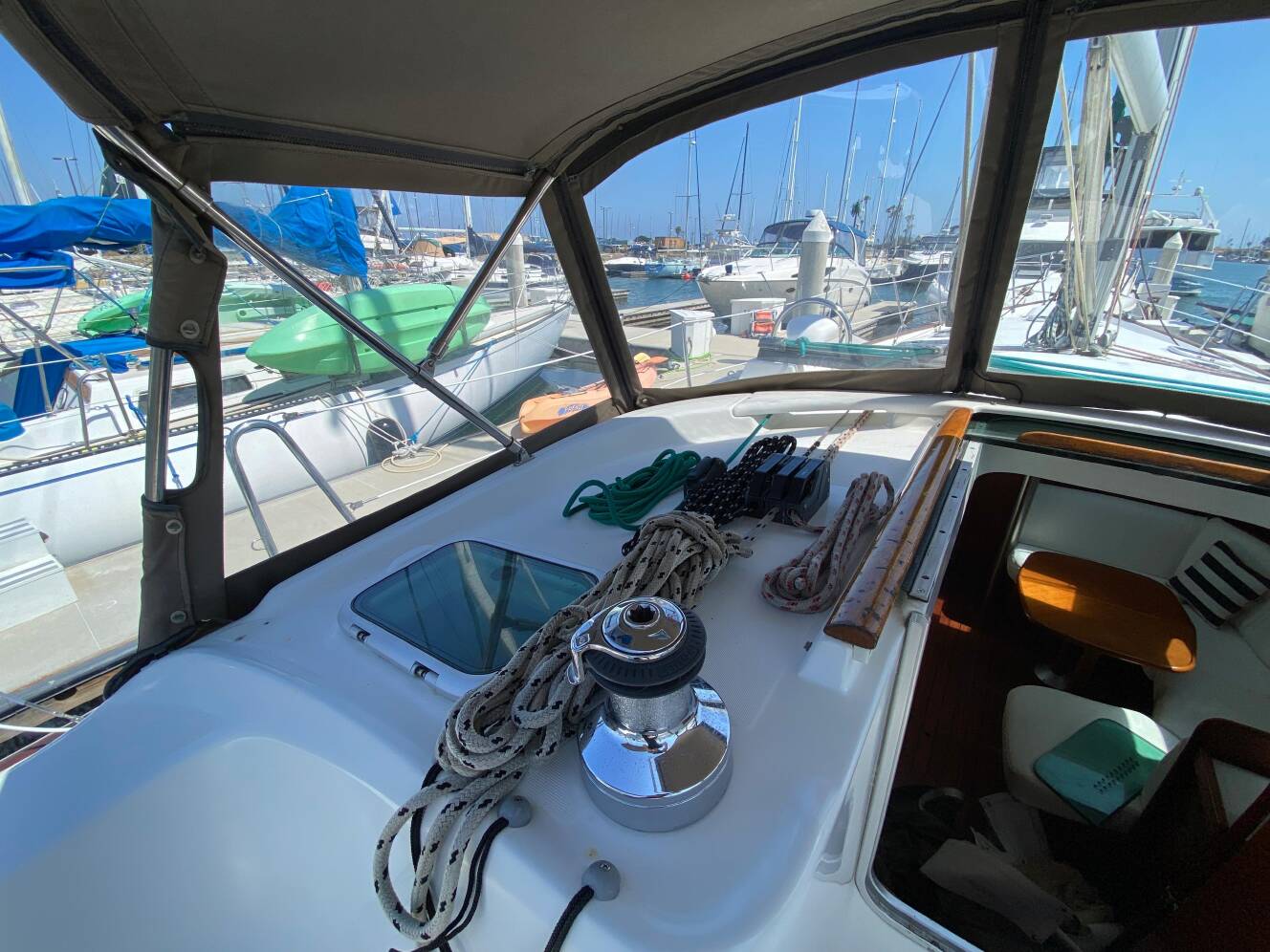 A photo of this 2003 Beneteau 423