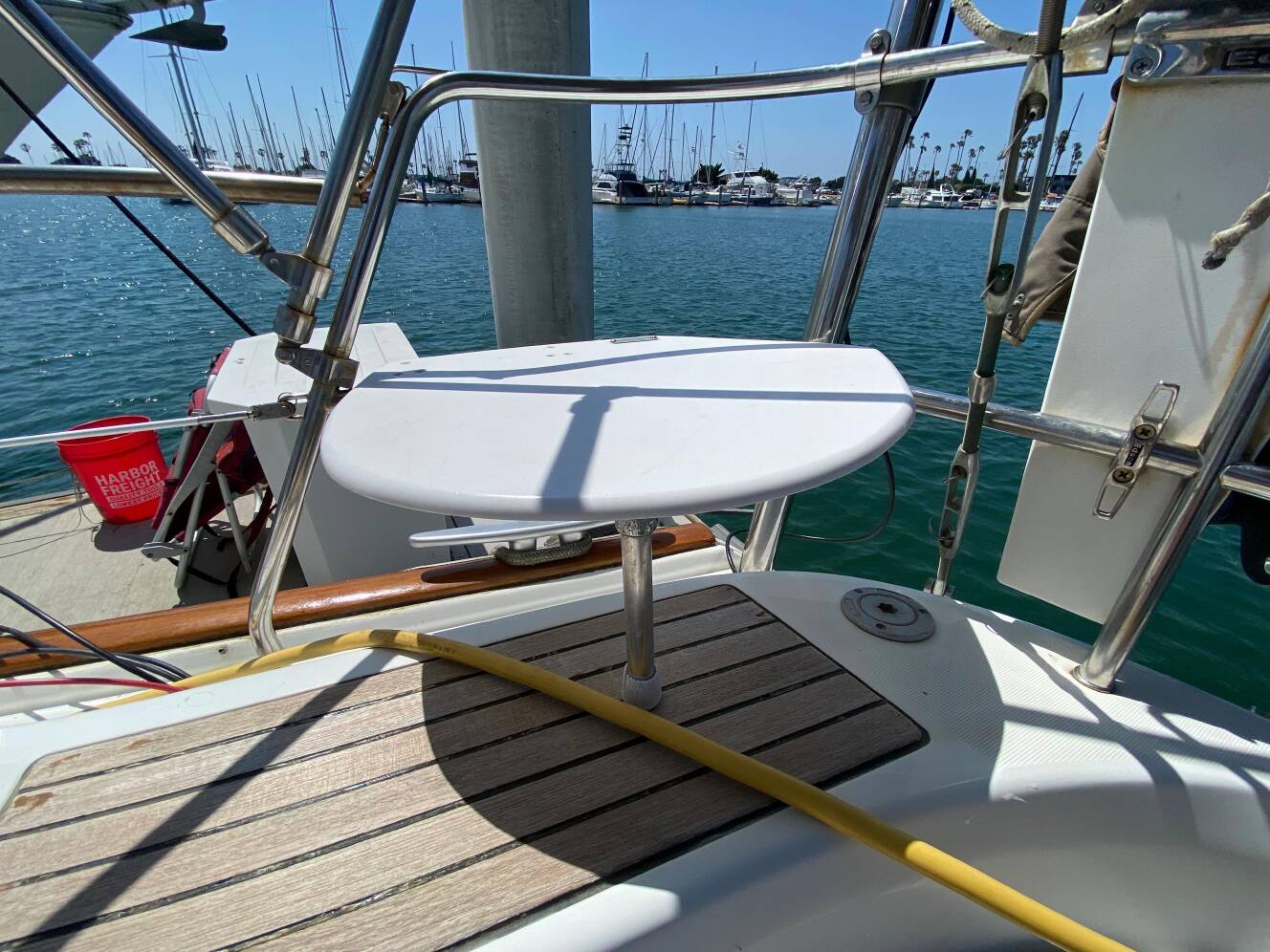 A photo of this 2003 Beneteau 423